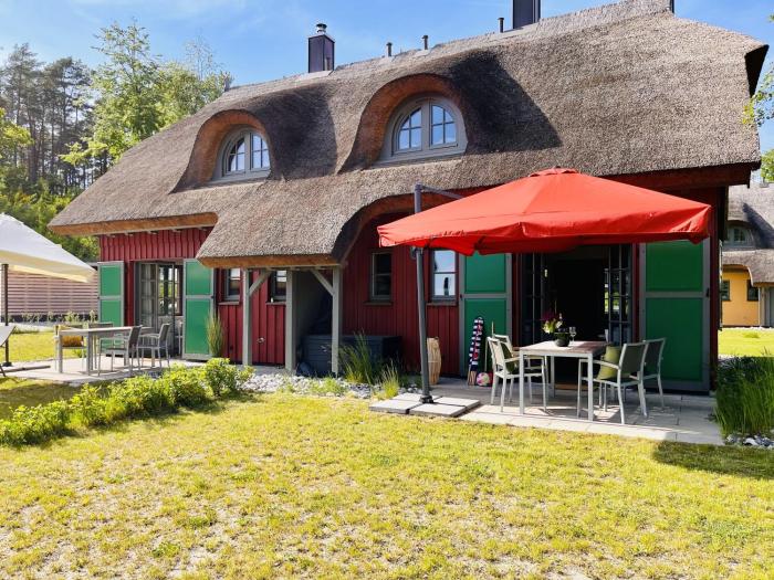 Ferienhaus "die Müllerei" 11 Feriendorf Klein Stresow Rügen by ruyastay