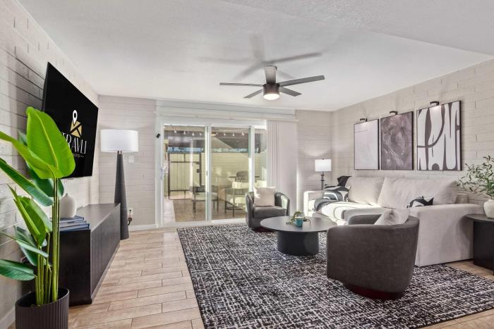 NEW-Heatherbrae 8-Old Town-Camelback View