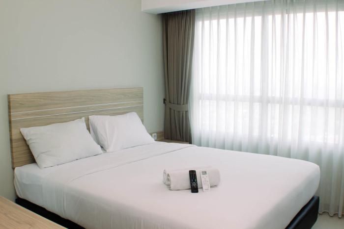 Stunning and Comfy Studio Apartment Springlake Summarecon Bekasi By Travelio
