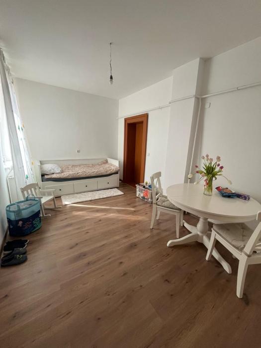 Apartamente strada Eneas 100