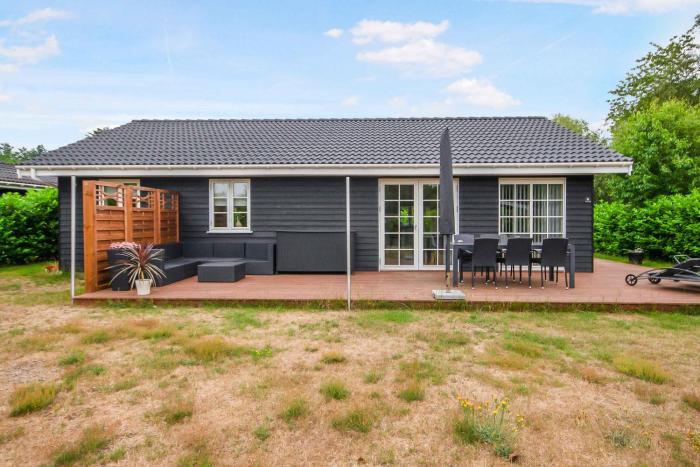 New Modern Holiday Home Near The Beach And City