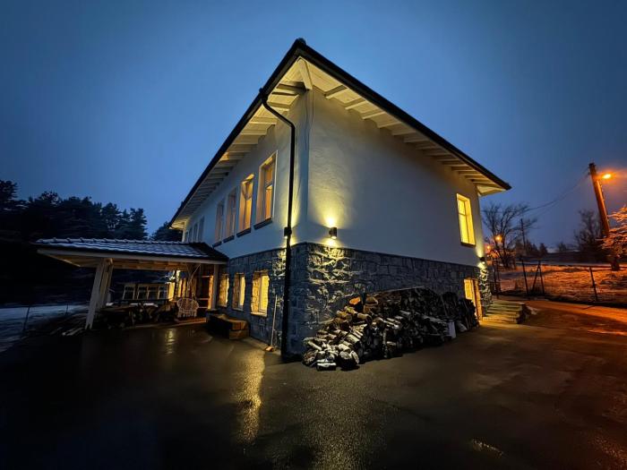 Villa The Old School Plana with Hot Pool & SPA by BookVillaBG