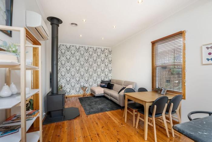 Cosy and Private Escape in the Bay