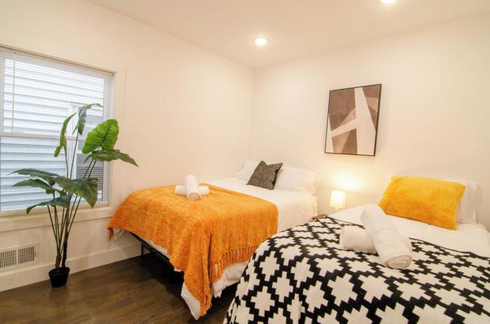 Charming 2 bedroom apartment with WiFi AC in terrific Jersey City