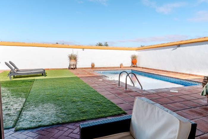 Casa rural con piscina, barbacoa, aire acondicionado, WiFi de alta velocidad, cocina exterior y Parking