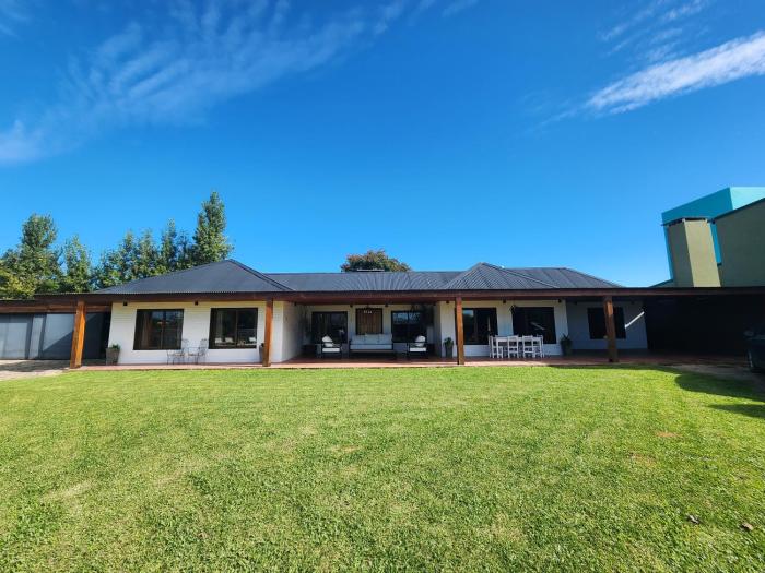 Casa Chalet de Campo Lujosa con pileta Cerca de termas