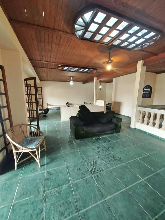 Casa espaçosa a 80m do mar na Martim de Sá ao lado da Prainha