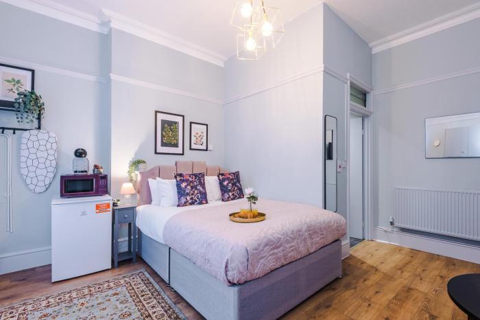 Victoria Park Studio 5 - Self Contained, Free Parking, Town Centre Gem, Free DisneyPlus & Netflix