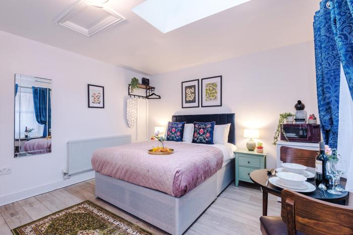 Victoria Park Studio 11 - Free Parking, WiFi, Near Town Centre, Free DisneyPlus, Prime & Netflix