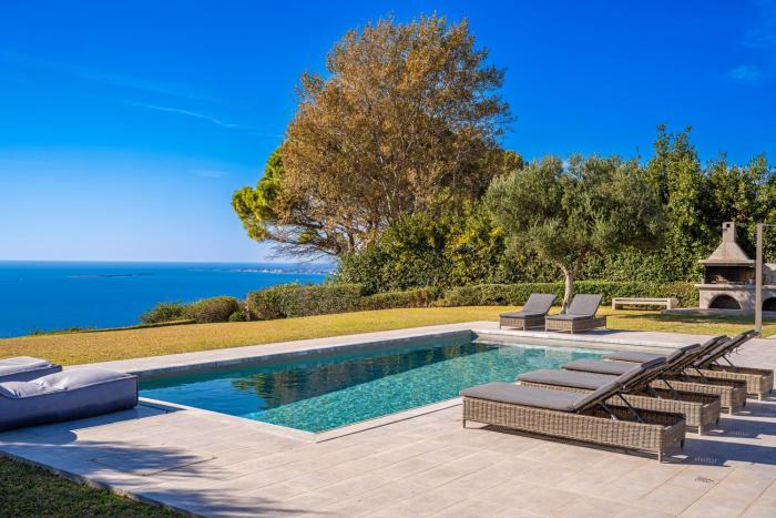 Grande Azzurro in Lakithra