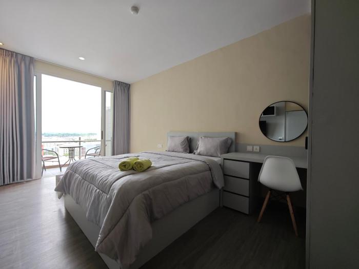 Nagoya Thamrin Cozy Apartment 11TH City View