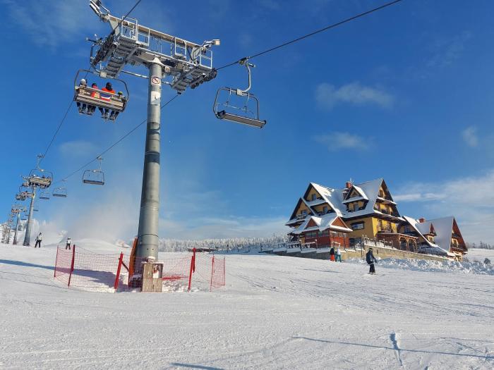 Pokoje Krystyna I Andrzej Łukaszczyk z WIDOKIEM NA GÓRY I STACJE NARCIARSKĄ