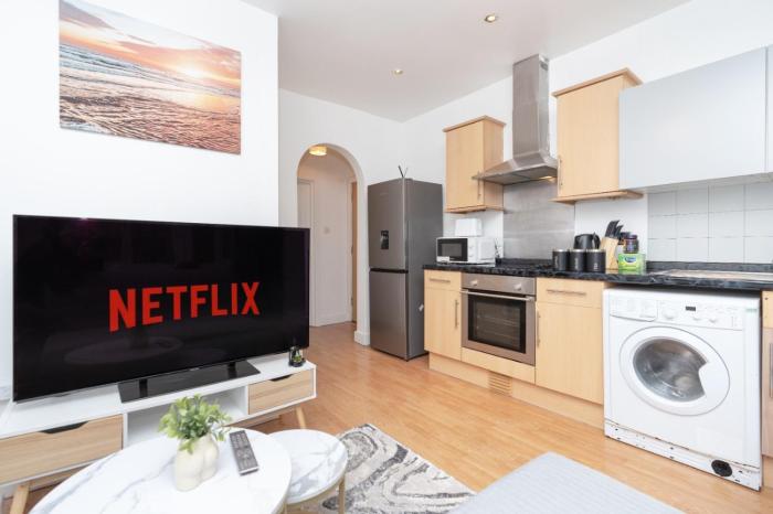 Cozy Cottage 2 Bedroom Apartment with free Parking