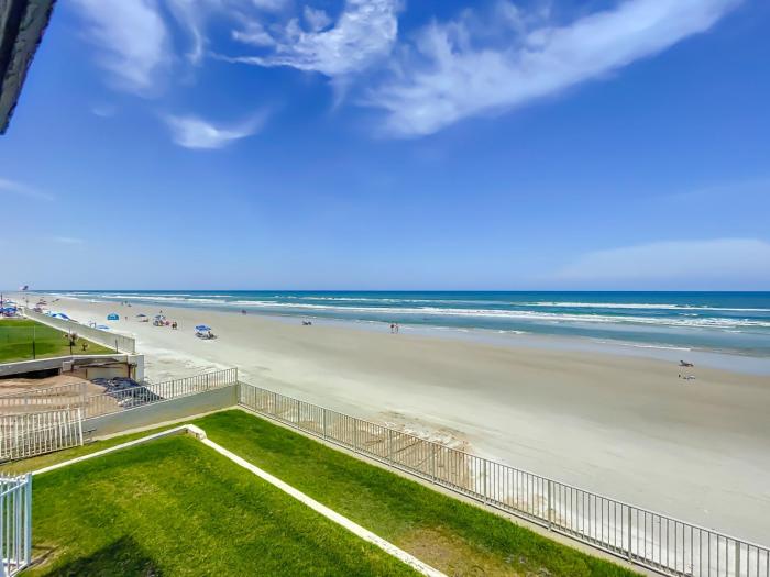 Lovely direct beachfront condo - HA10