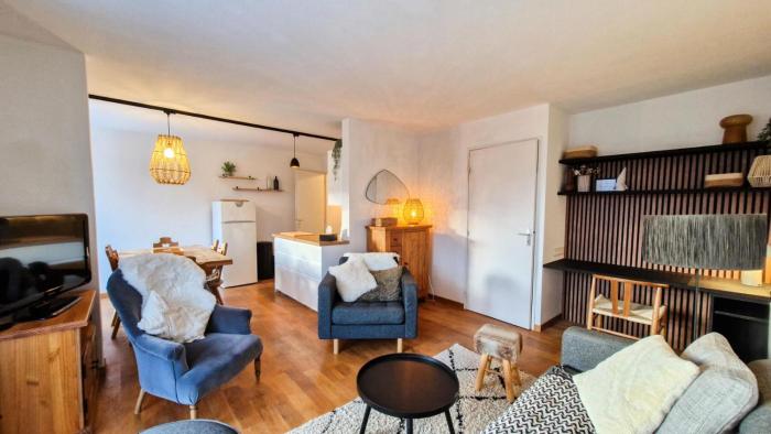 Résidence Verseau - Appartement lumineux et spacieux · Centre station · avec cabine et Balcon MAE-8894