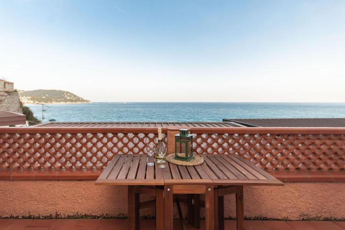 C22 Beachfront Villa - SPA BATH, POOL, PRIVATE BEACH, PARKING FREE