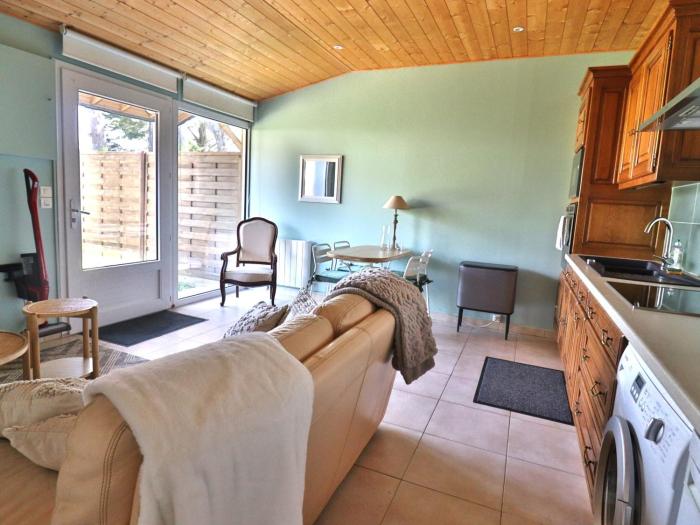 Appartement avec jardin privatif et équipements modernes - FR-1-813-9