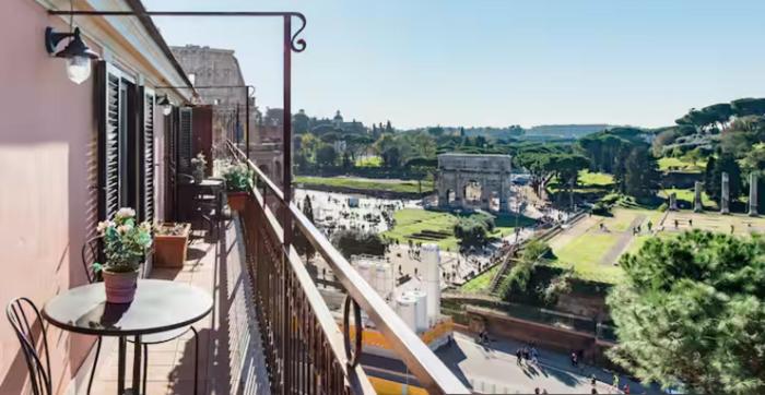 Spacious Penthouse with Stunning Views of Historic Landmarks