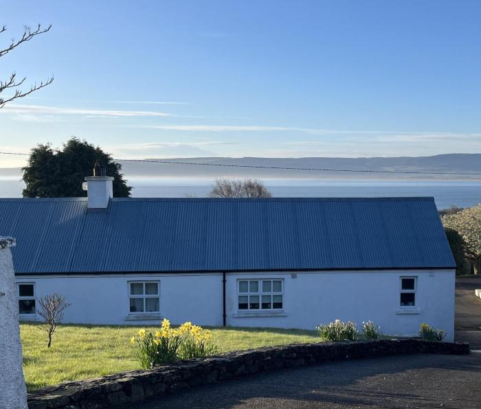 Cosy Donegal Cottage with Panoramic Sea Views