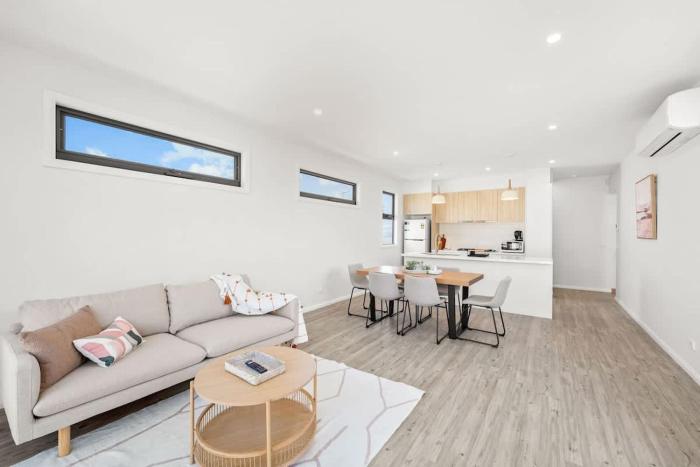 Coastal Lifestyle in Modern 3BR Rosebud Townhouse