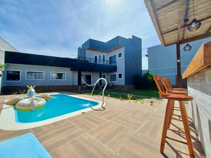 Casa 2 suítes e piscina em Rio das Ostras há poucos passos do Mar!