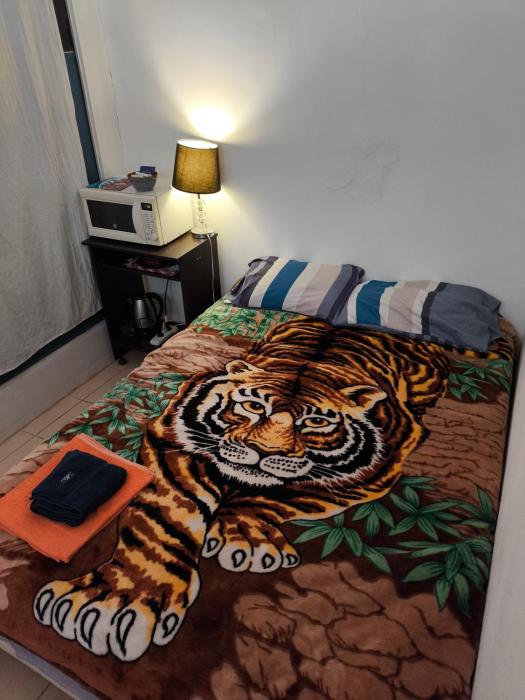 Pieza independiente con baño privado