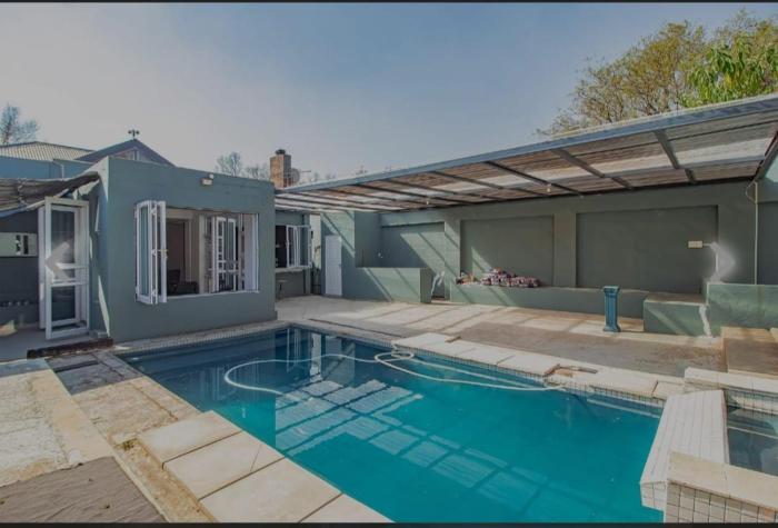 Spacious 3-Bedroom Gem in Vibrant Parkhurst