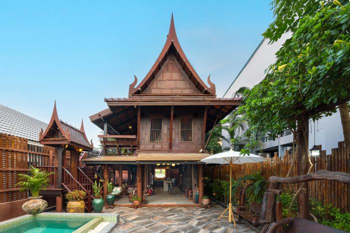 Authentic Thai Villa with Open-Air Living & Pool-Central-Huahin
