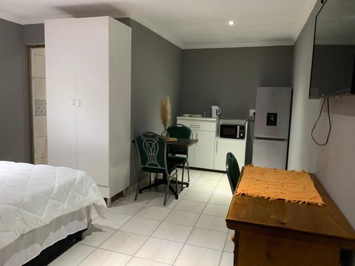 Beach view, en-suite bedroom