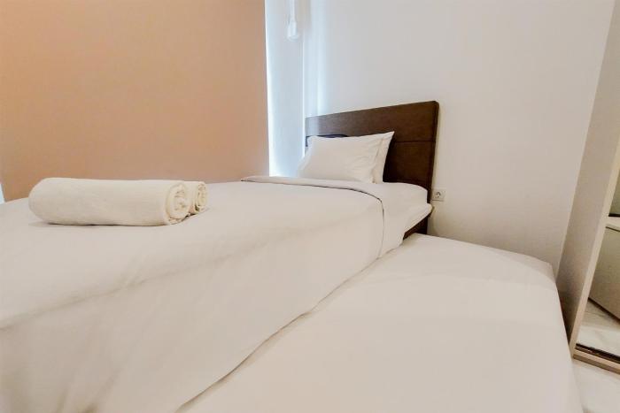 Stunning and Strategic Studio Apartment Sky House Alam Sutera By Travelio