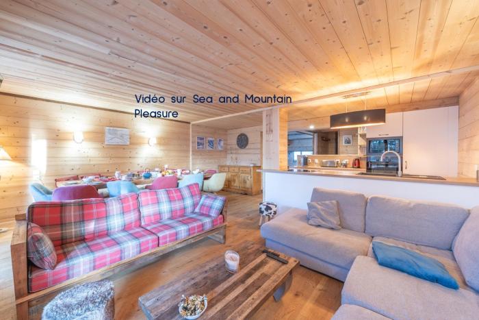Chalet Alpe dHuez 1850-Sea and Mountain Pleasure Avec 2 appartements- 1 Appartement 3 Chambres 8 Couchages - 3 Salles deau et 1 Appartement 5 Chambres 12 Couchages 5 Salles deau - Jacuzzi et Sauna -Pieds des Pistes et Centre
