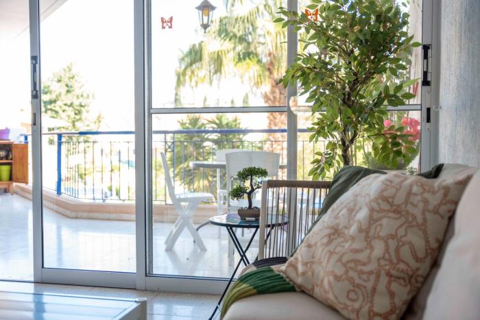 Paradise Gardens pool view apartment