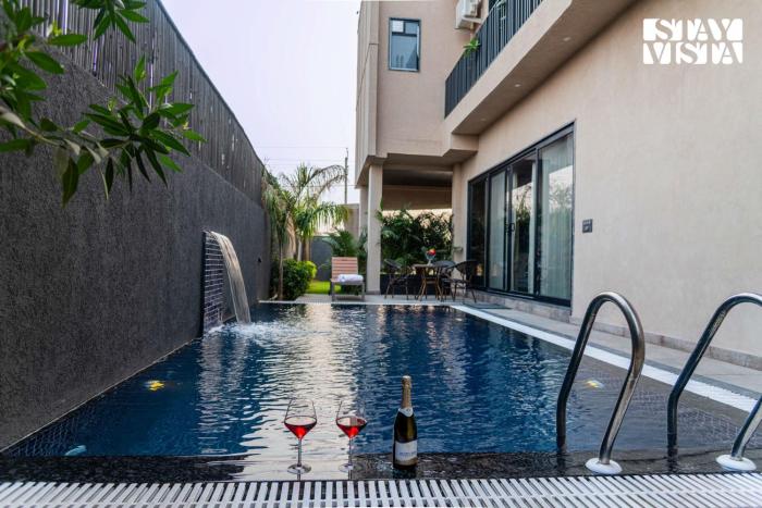 StayVista at Urban Escape - 2 Pools, Lawn & WiFi