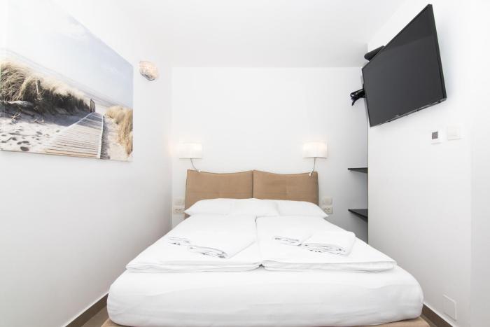 Thomass cozy room with Breakfast