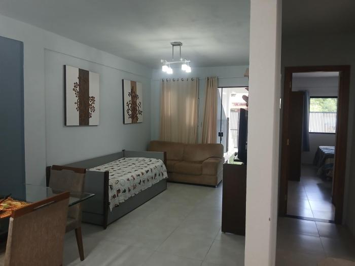 Gostosa casa de praia, à 700 metros da Meia-Praia