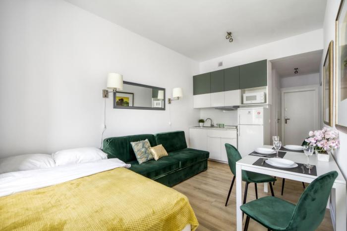 V Airport & West Railway Station apartments