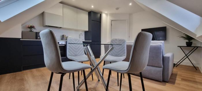 Star London Station Road 2-Bed Loft Flat