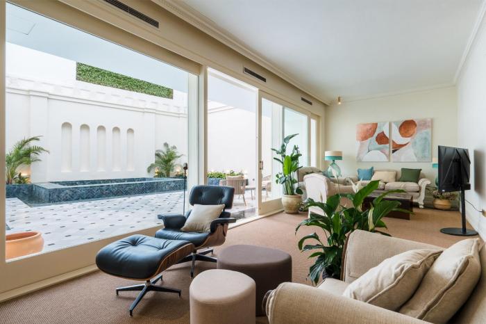 Luxurious Apartment with Andalusian Patio and Pool, Facing the Cathedral