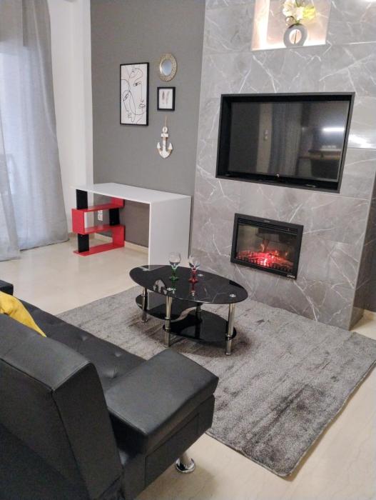 Elegant Minimalistic Downtown Apartment!