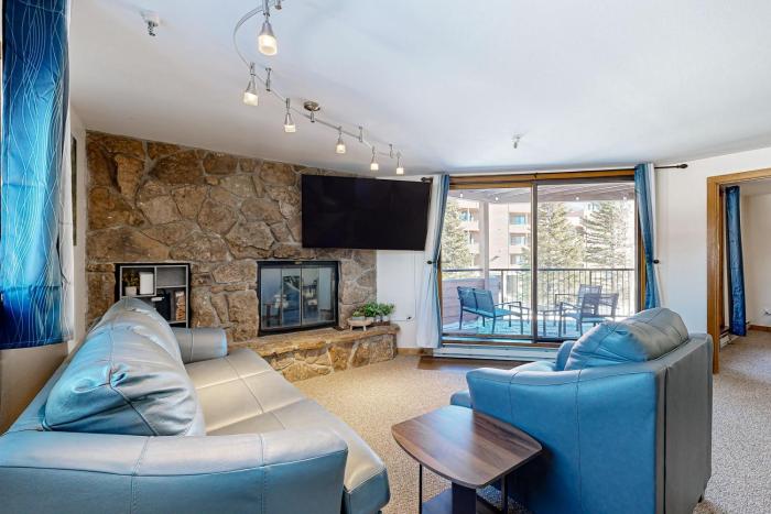 Mountain View Lakeside Retreat