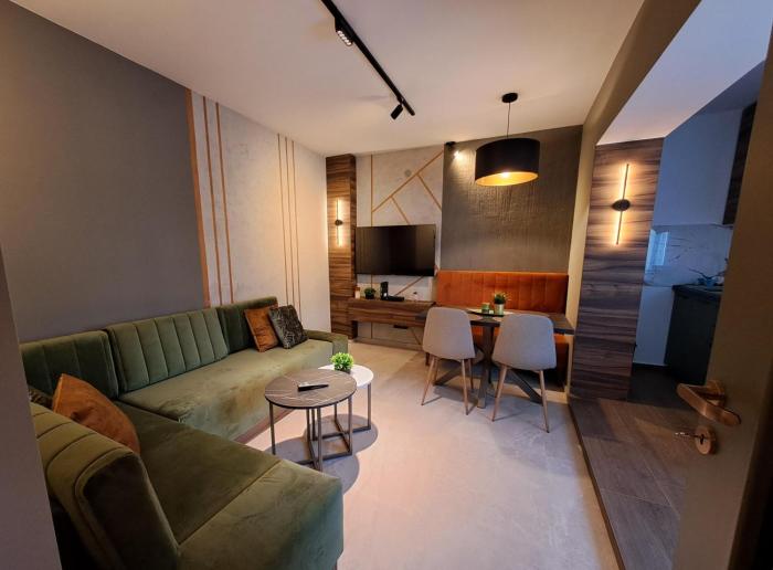 HILL Lux Apartman 1, FREE Secure private yard PARKING 2 place, DESIGNER home & WI-FI rooms & SMART TVx3 & 2 Bedroom & Rooms & Apartments Nis