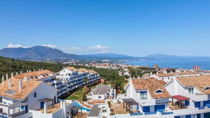 Duquesa suites gardens and golf