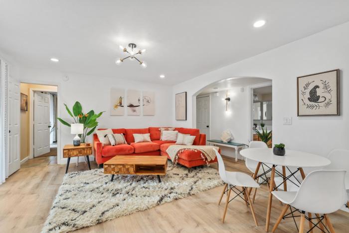 Panoramic Views, Close to Everything, Comforts of Home, 2 bed, 2 bath