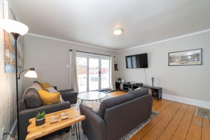 4 Corners At Amesbury Downtown Pet Friendly