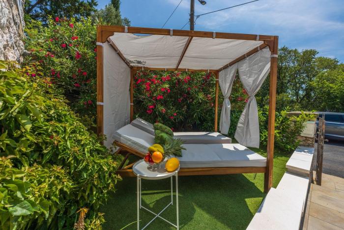 Malerisches Apartment direkt am Strand mit Lounge-Bett, Privatparkplatz, Klima, WiFi