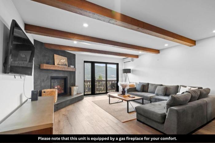 Modern Warm Condo with Views of Mont Tremblant