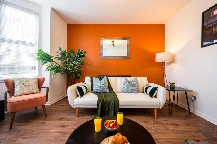 Stylish Modern Manchester Home - Perfect for Work, Leisure & Stadium Visits with Parking