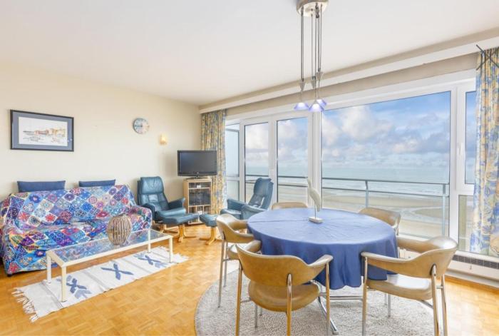 Cozy 2-bedroom apartment with stunning sea view T77