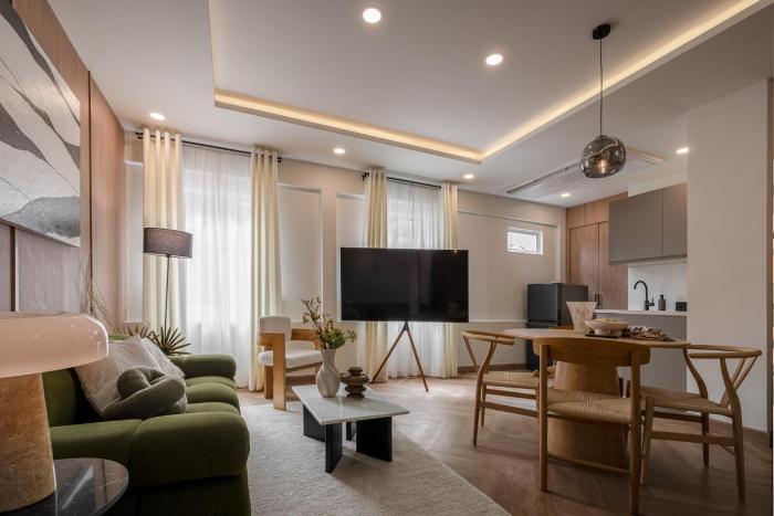 Whole Floor Penthouse, 3 Bedroom 3 Bath, Next to Metro Station