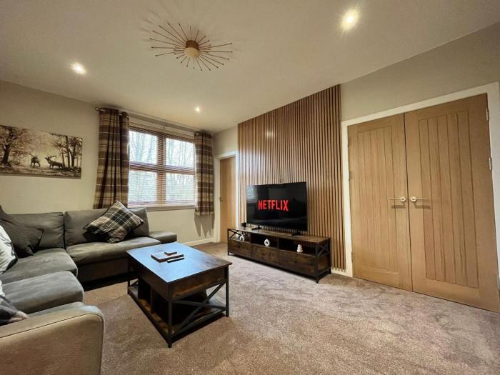 Panmure by CENTRAL SERVICED APARTMENTS - 2 Double Bedrooms - Monifieth - Sleeps 4 - Modern & Unique - Smart TV & WiFi - Fully Equipped Kitchen - Spacious & Unique